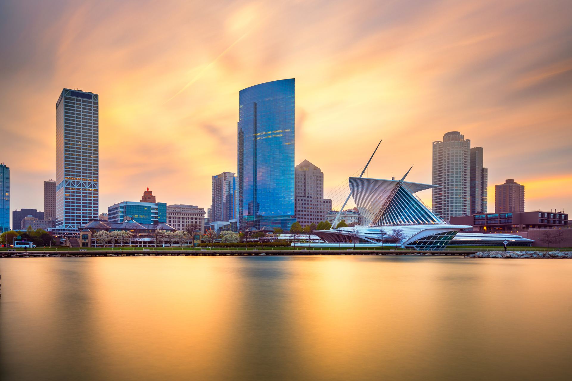 Milwaukee skyline by day