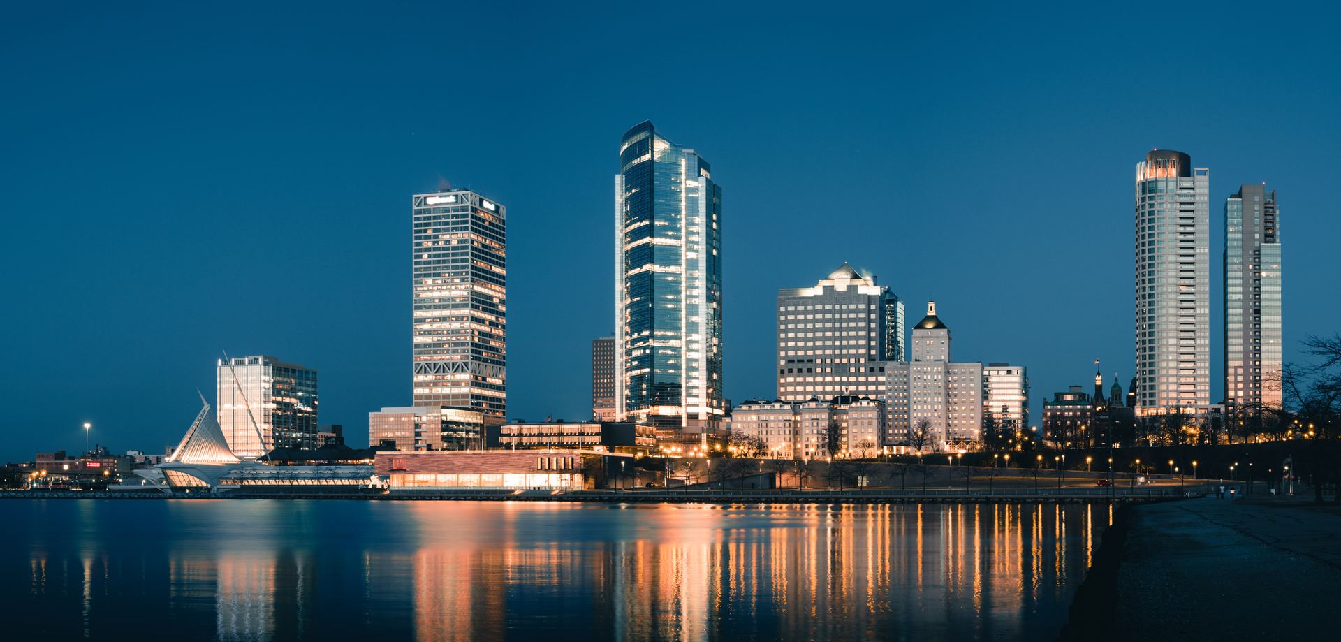 Milwaukee skyline at dusk